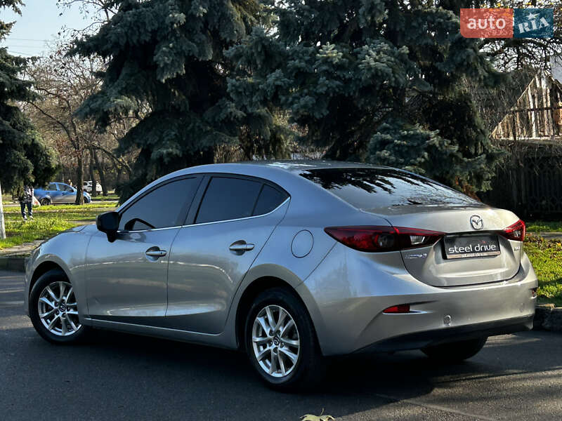 Седан Mazda 3 2016 в Миколаєві
