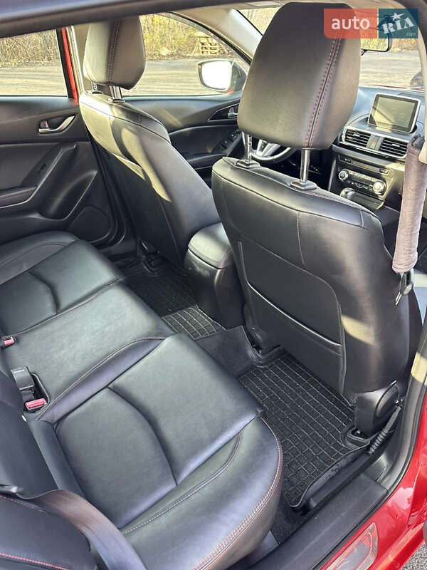 Хэтчбек Mazda 3 2015 в Южноукраинске