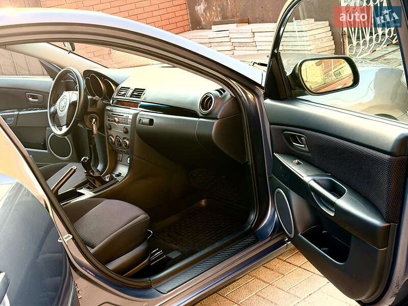 Седан Mazda 3 2007 в Днепре