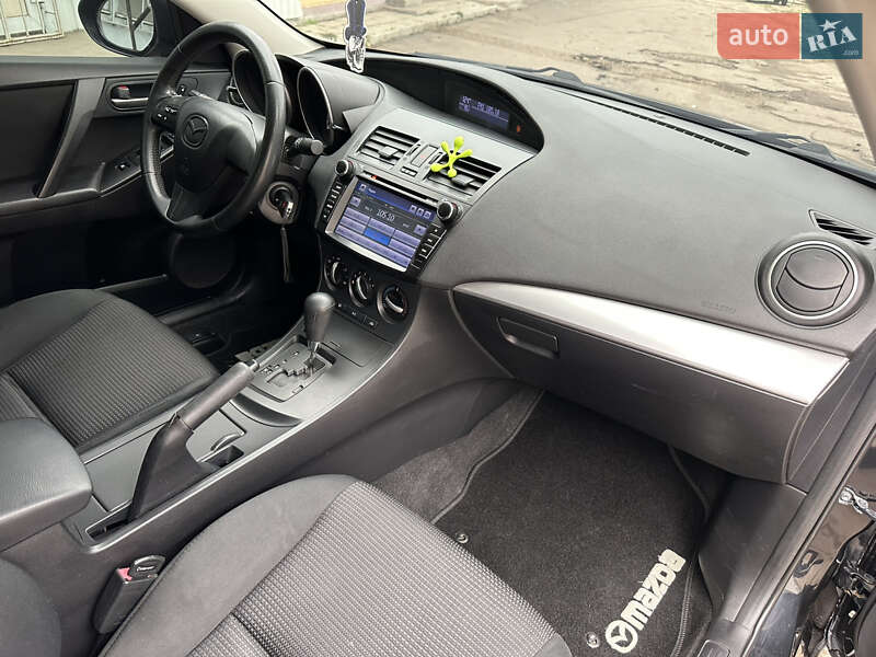 Седан Mazda 3 2012 в Миколаєві
