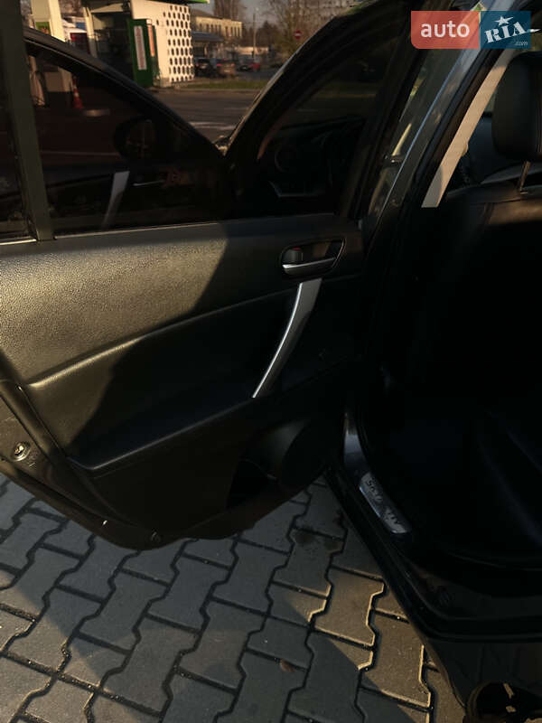 Седан Mazda 3 2013 в Дніпрі