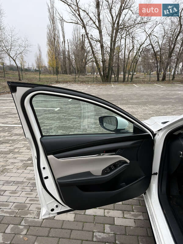 Седан Mazda 3 2019 в Запоріжжі