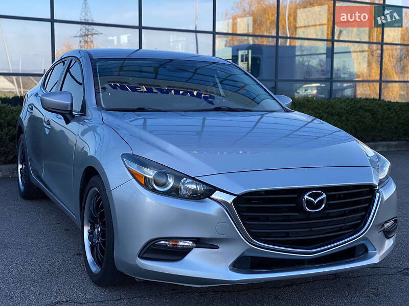 Седан Mazda 3 2017 в Дніпрі