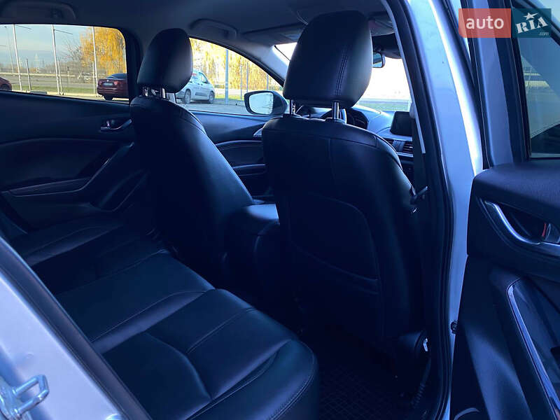 Седан Mazda 3 2017 в Дніпрі