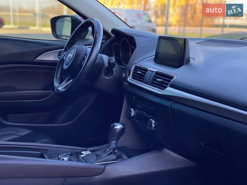 Седан Mazda 3 2017 в Дніпрі
