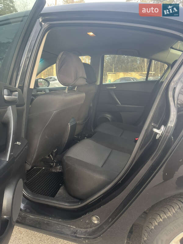 Седан Mazda 3 2012 в Бучі
