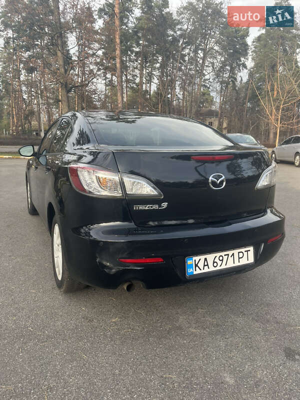 Седан Mazda 3 2012 в Бучі