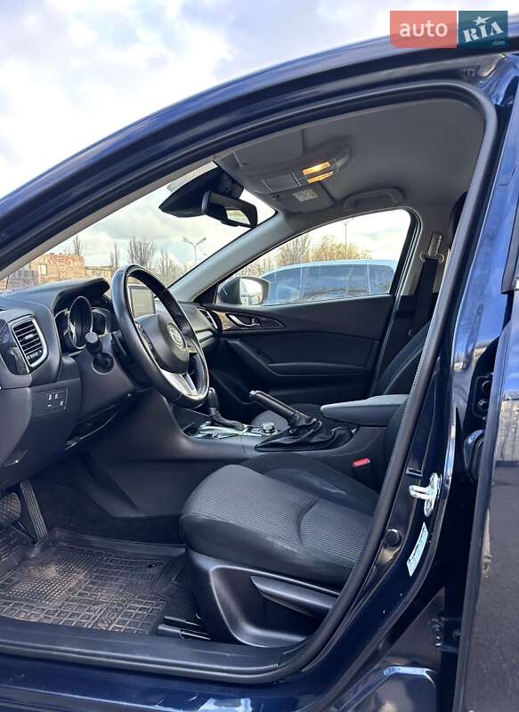 Хэтчбек Mazda 3 2015 в Кривом Роге