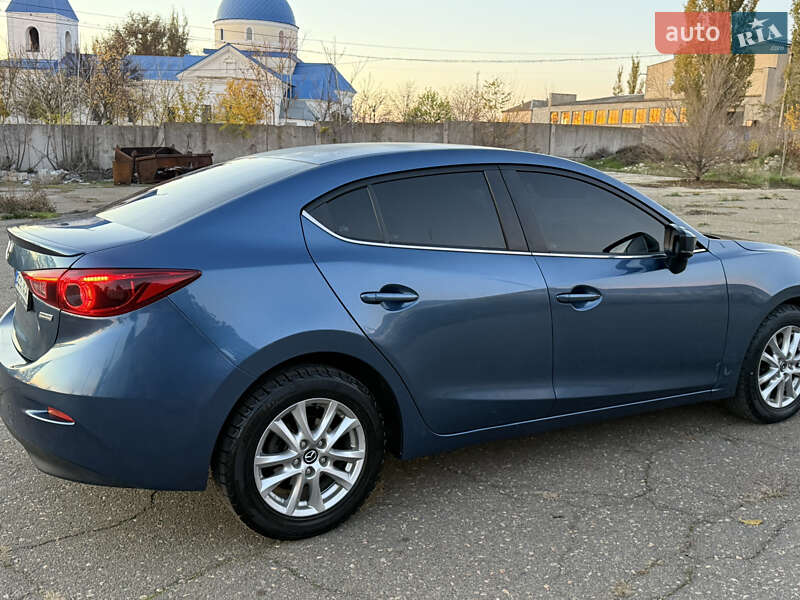 Седан Mazda 3 2017 в Николаеве