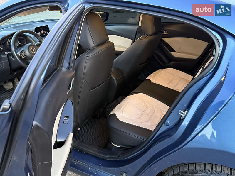 Седан Mazda 3 2017 в Николаеве