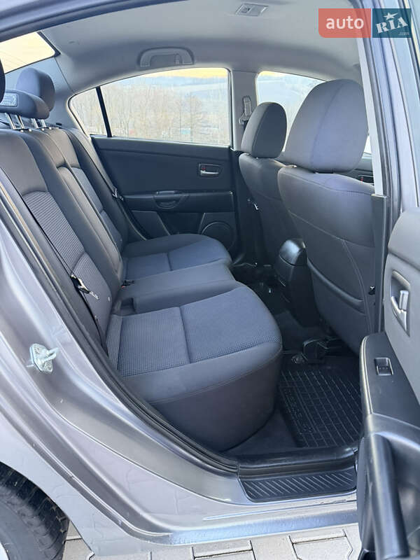 Хэтчбек Mazda 3 2004 в Черновцах