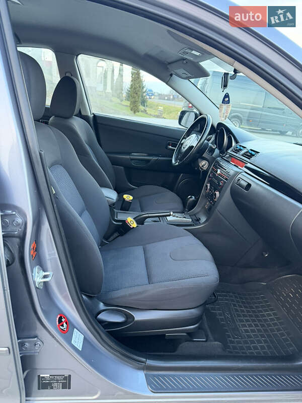 Хэтчбек Mazda 3 2004 в Черновцах