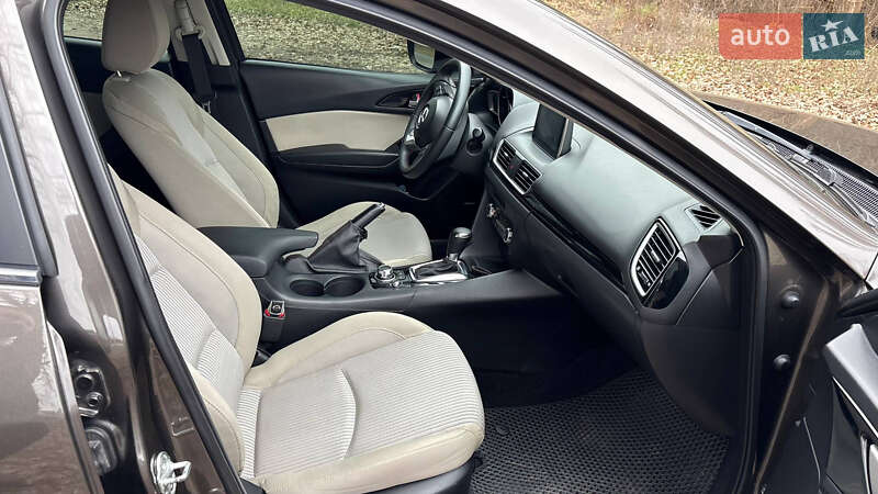 Седан Mazda 3 2015 в Кропивницькому