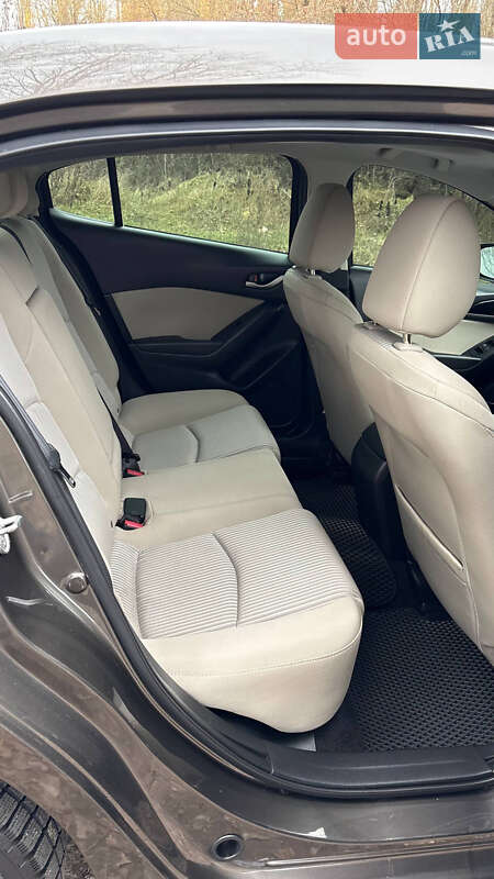 Седан Mazda 3 2015 в Кропивницькому