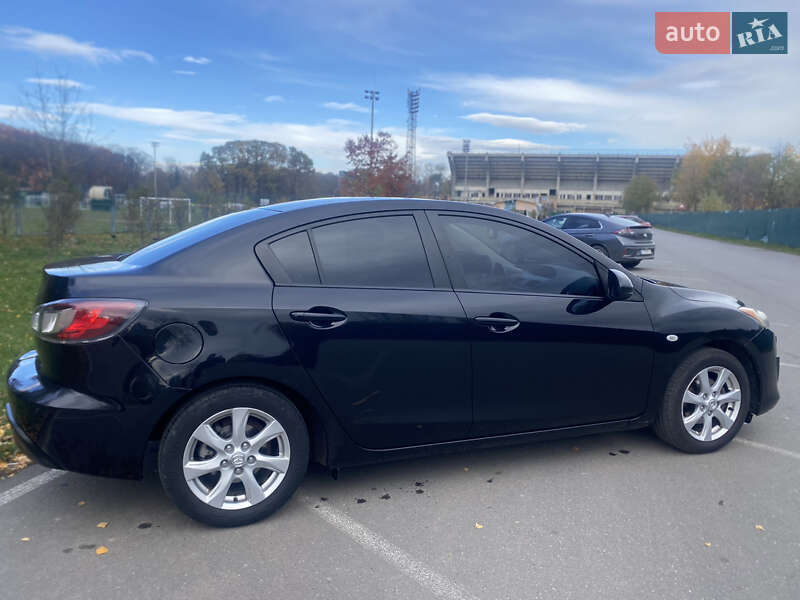 Седан Mazda 3 2011 в Ивано-Франковске