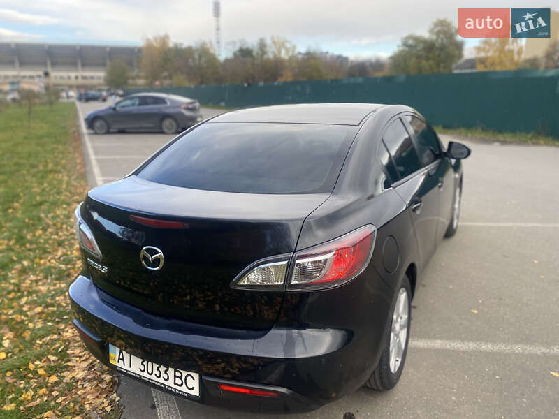 Седан Mazda 3 2011 в Ивано-Франковске