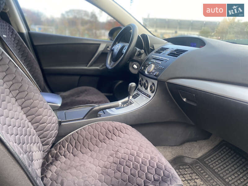 Седан Mazda 3 2011 в Ивано-Франковске