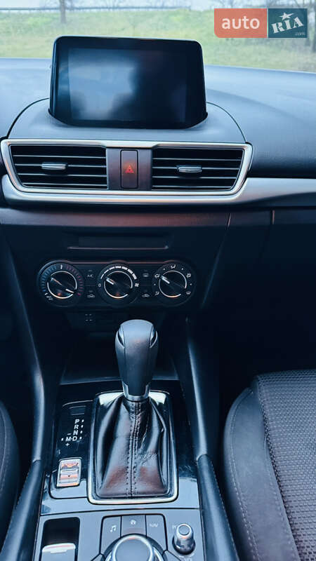 Седан Mazda 3 2017 в Львові