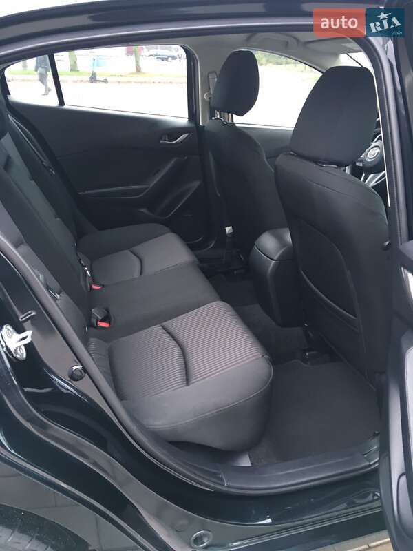 Седан Mazda 3 2015 в Черкассах
