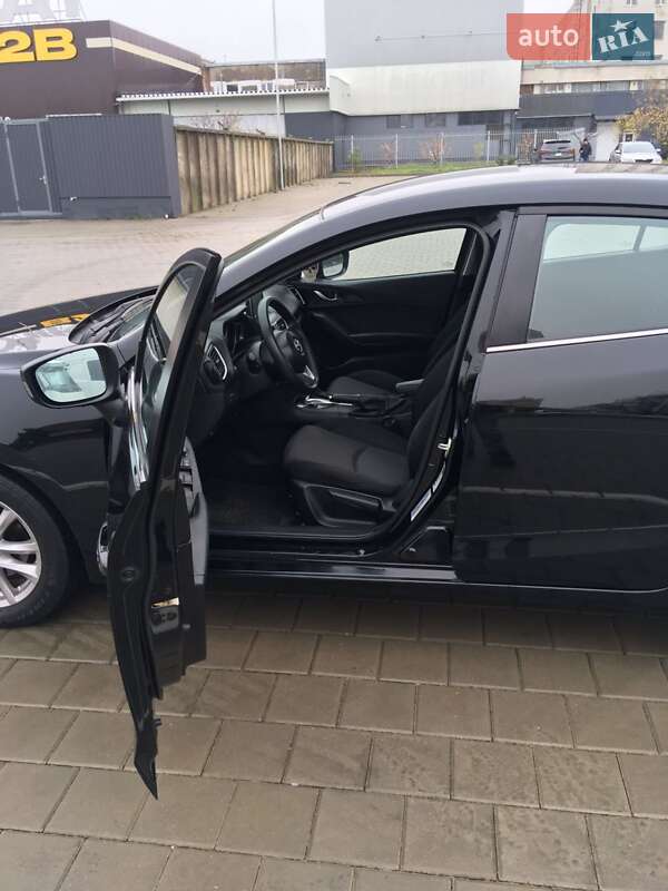 Седан Mazda 3 2015 в Черкассах