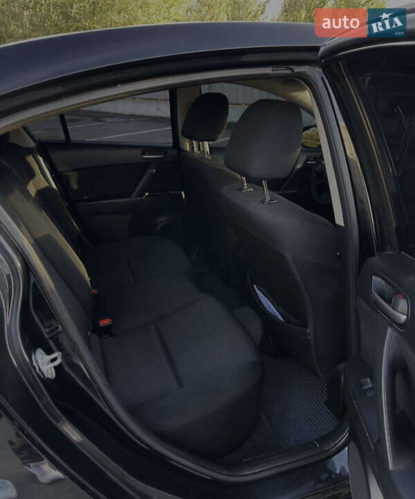 Седан Mazda 3 2012 в Миколаєві