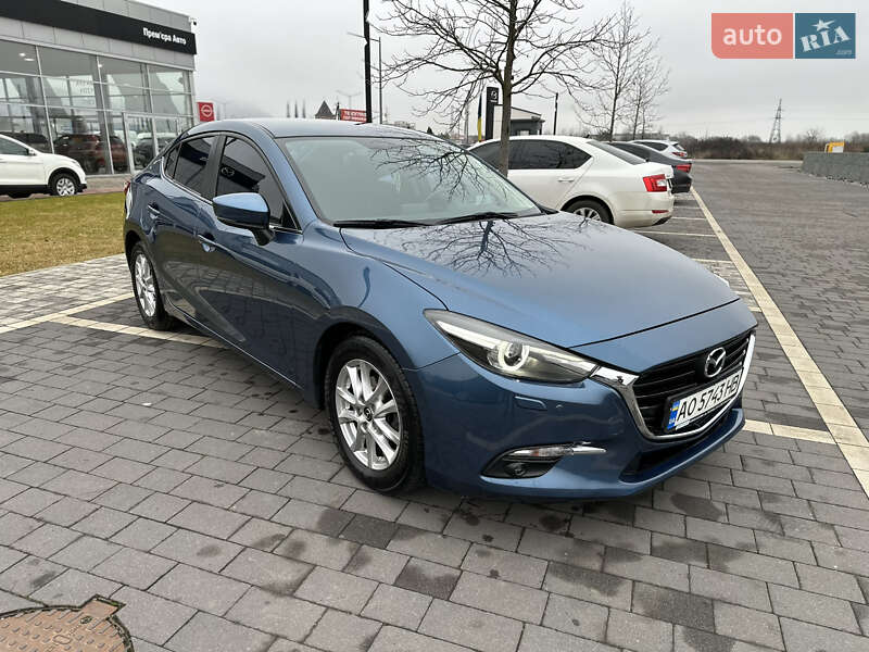 Седан Mazda 3 2017 в Мукачево