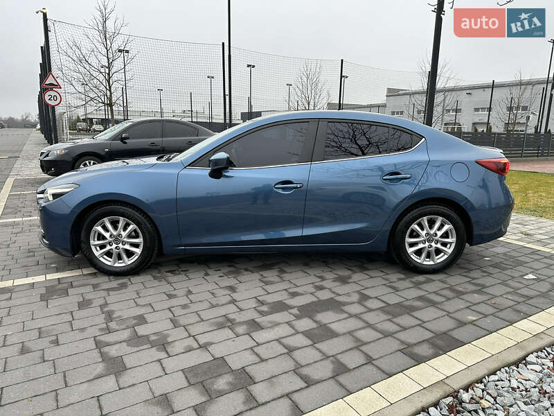 Седан Mazda 3 2017 в Мукачево