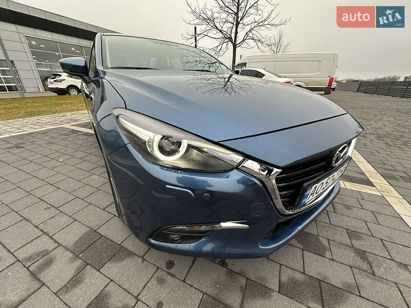 Седан Mazda 3 2017 в Мукачево