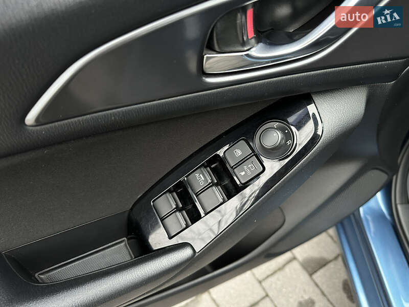 Седан Mazda 3 2017 в Мукачево