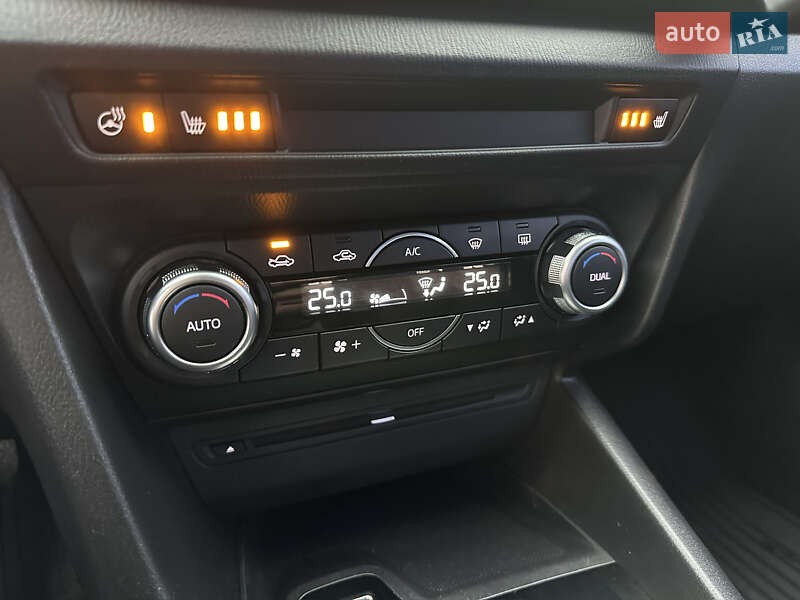 Седан Mazda 3 2017 в Мукачево