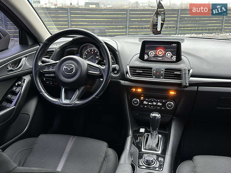 Седан Mazda 3 2017 в Мукачево