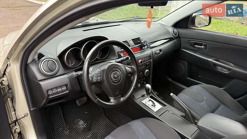 Хэтчбек Mazda 3 2004 в Киеве