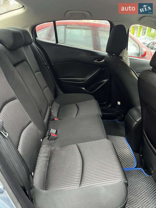 Седан Mazda 3 2013 в Кропивницькому