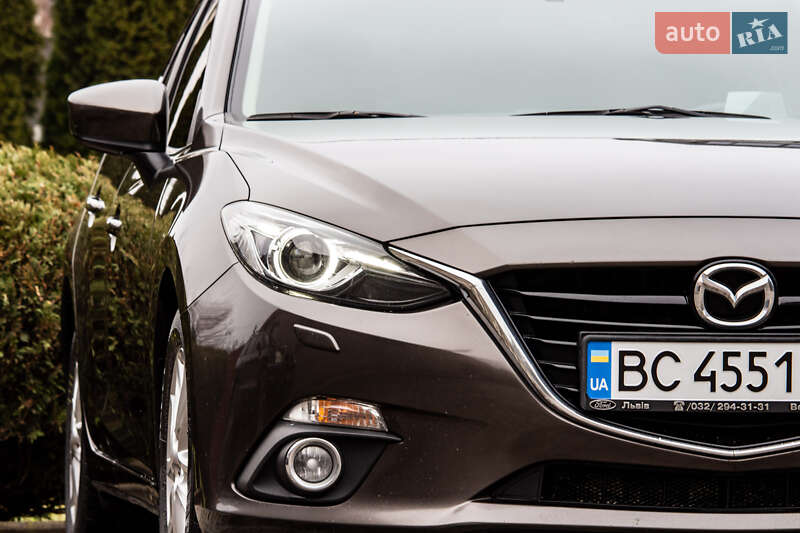 Седан Mazda 3 2015 в Львове