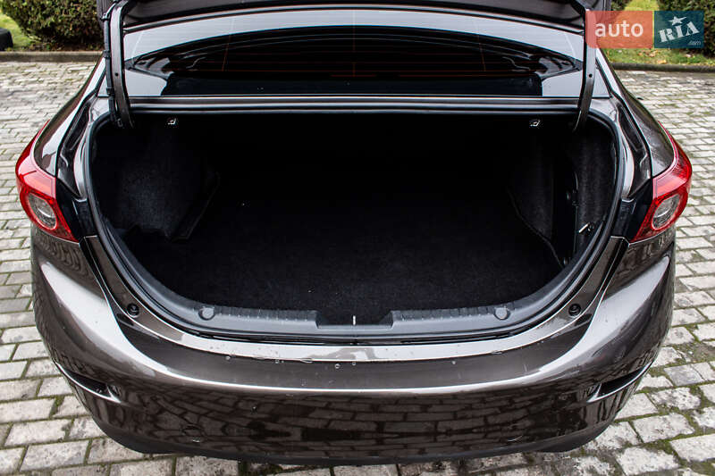 Седан Mazda 3 2015 в Львове