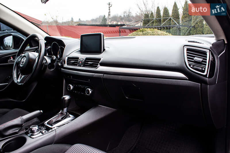 Седан Mazda 3 2015 в Львове