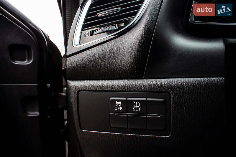 Седан Mazda 3 2015 в Львове