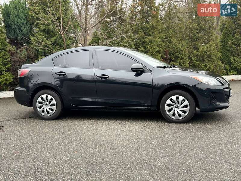 Седан Mazda 3 2012 в Киеве