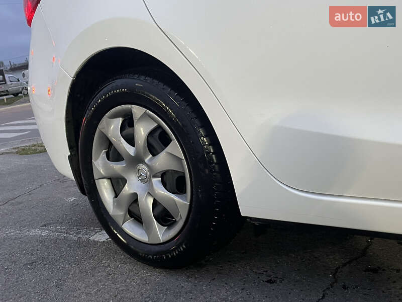 Седан Mazda 3 2015 в Киеве