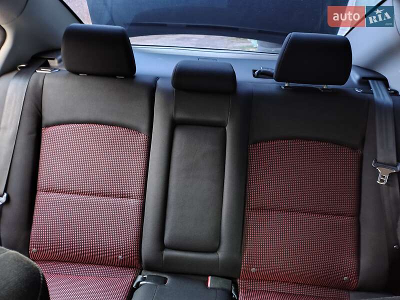 Седан Mazda 3 2006 в Ровно