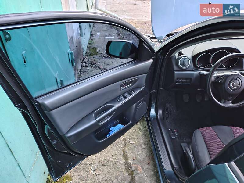 Седан Mazda 3 2006 в Ровно