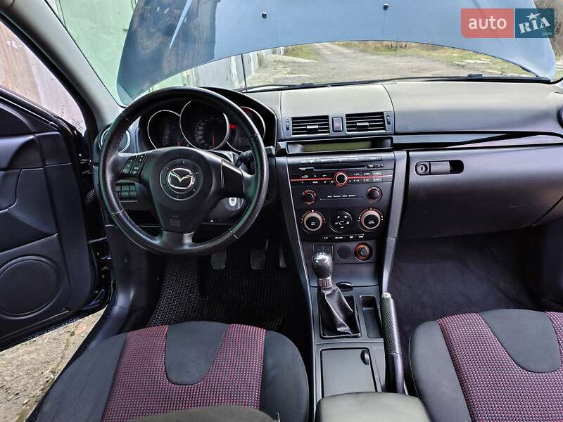 Седан Mazda 3 2006 в Ровно