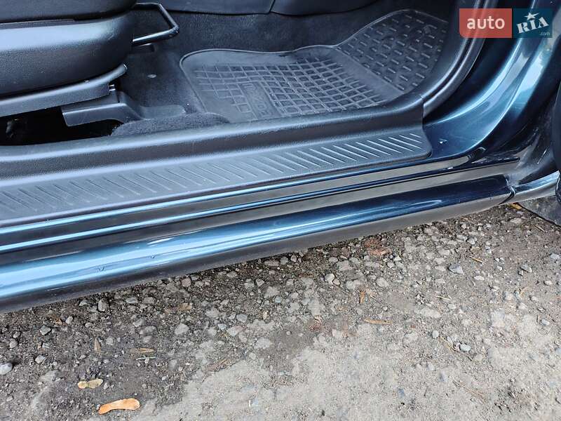 Седан Mazda 3 2006 в Ровно