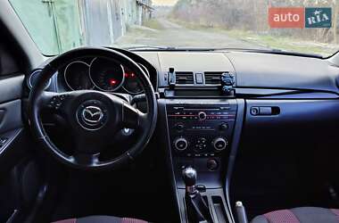 Седан Mazda 3 2006 в Ровно