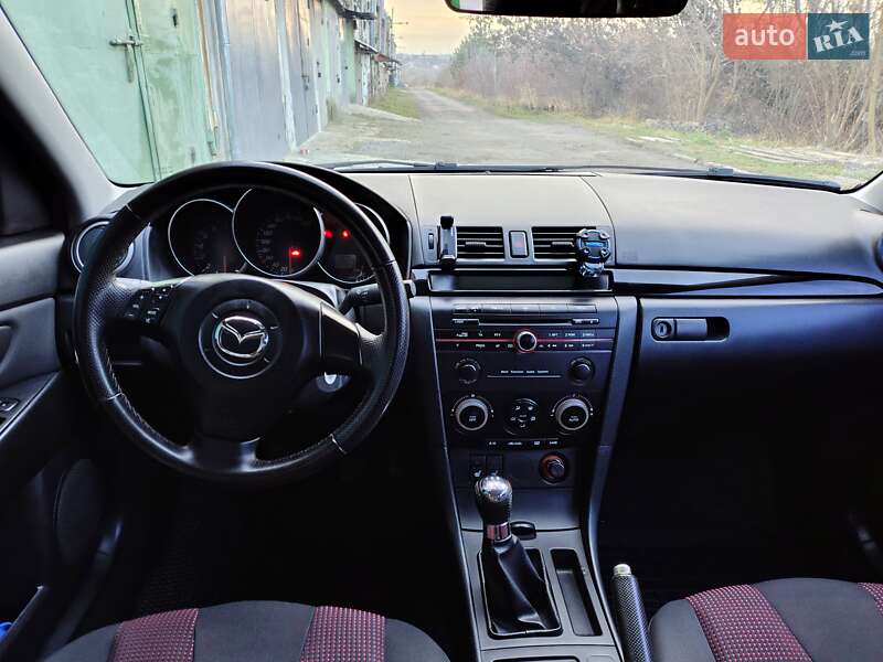 Седан Mazda 3 2006 в Ровно
