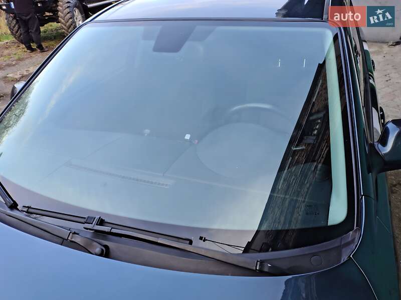 Седан Mazda 3 2006 в Ровно