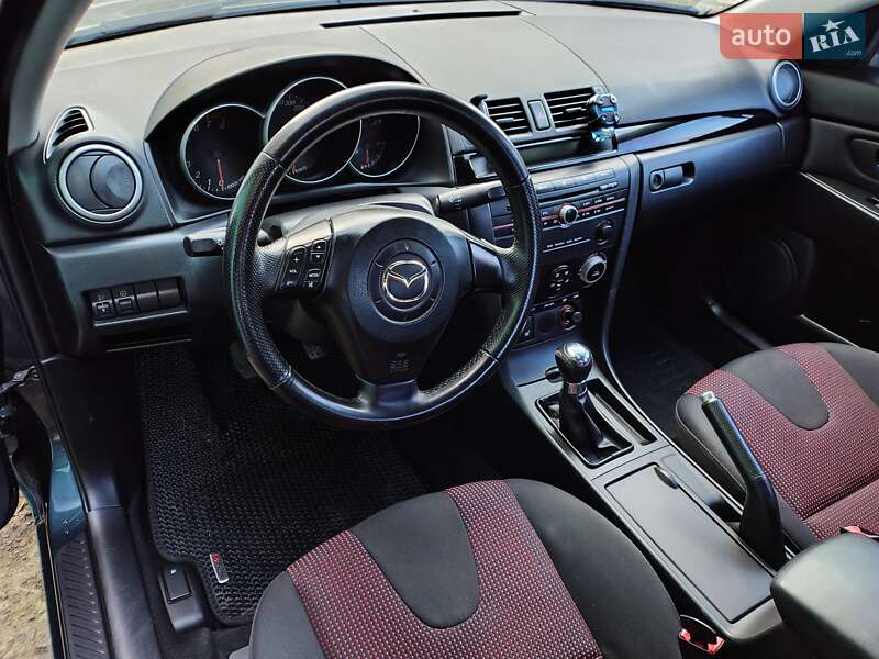 Седан Mazda 3 2006 в Ровно