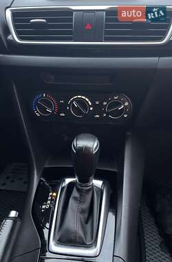 Седан Mazda 3 2016 в Кропивницком