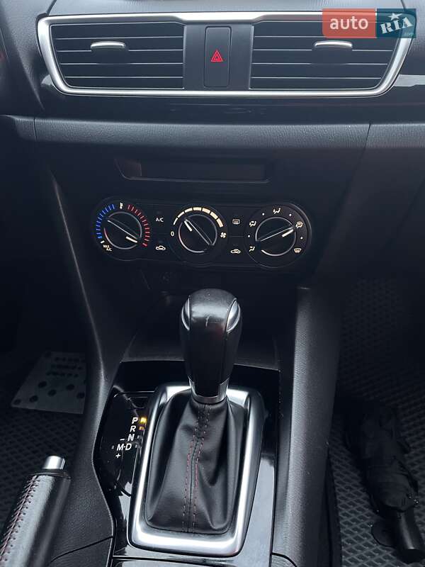 Седан Mazda 3 2016 в Кропивницком