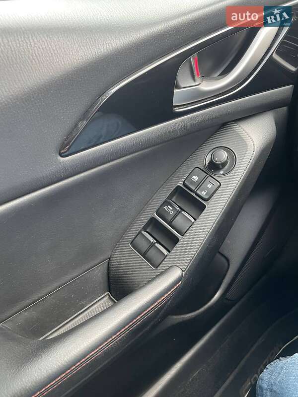 Седан Mazda 3 2014 в Киеве